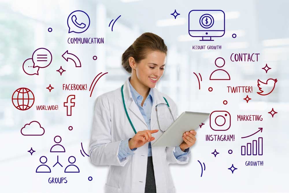 Profesional de la salud revisando métricas de marketing digital en una computadora portátil